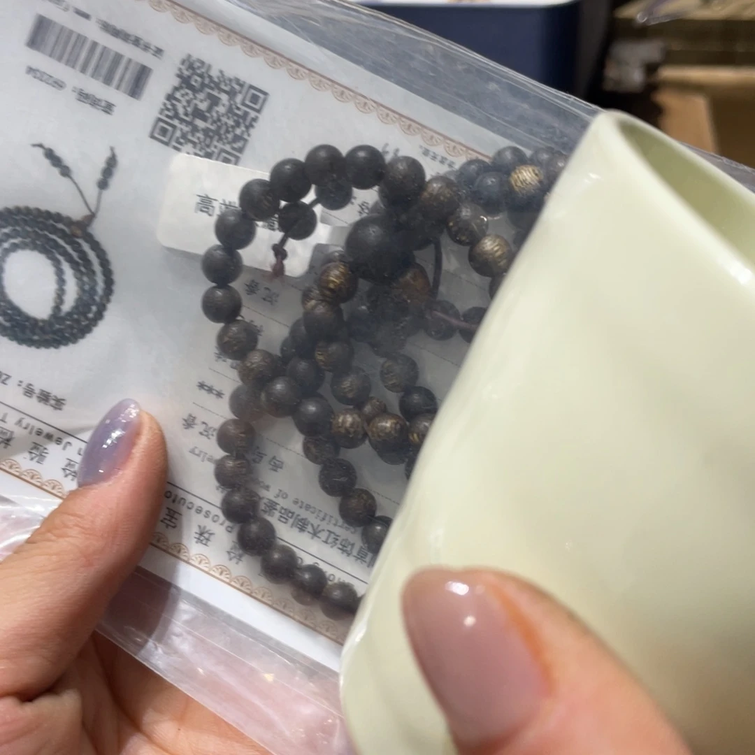 紫砂线香的味道很浓很香      