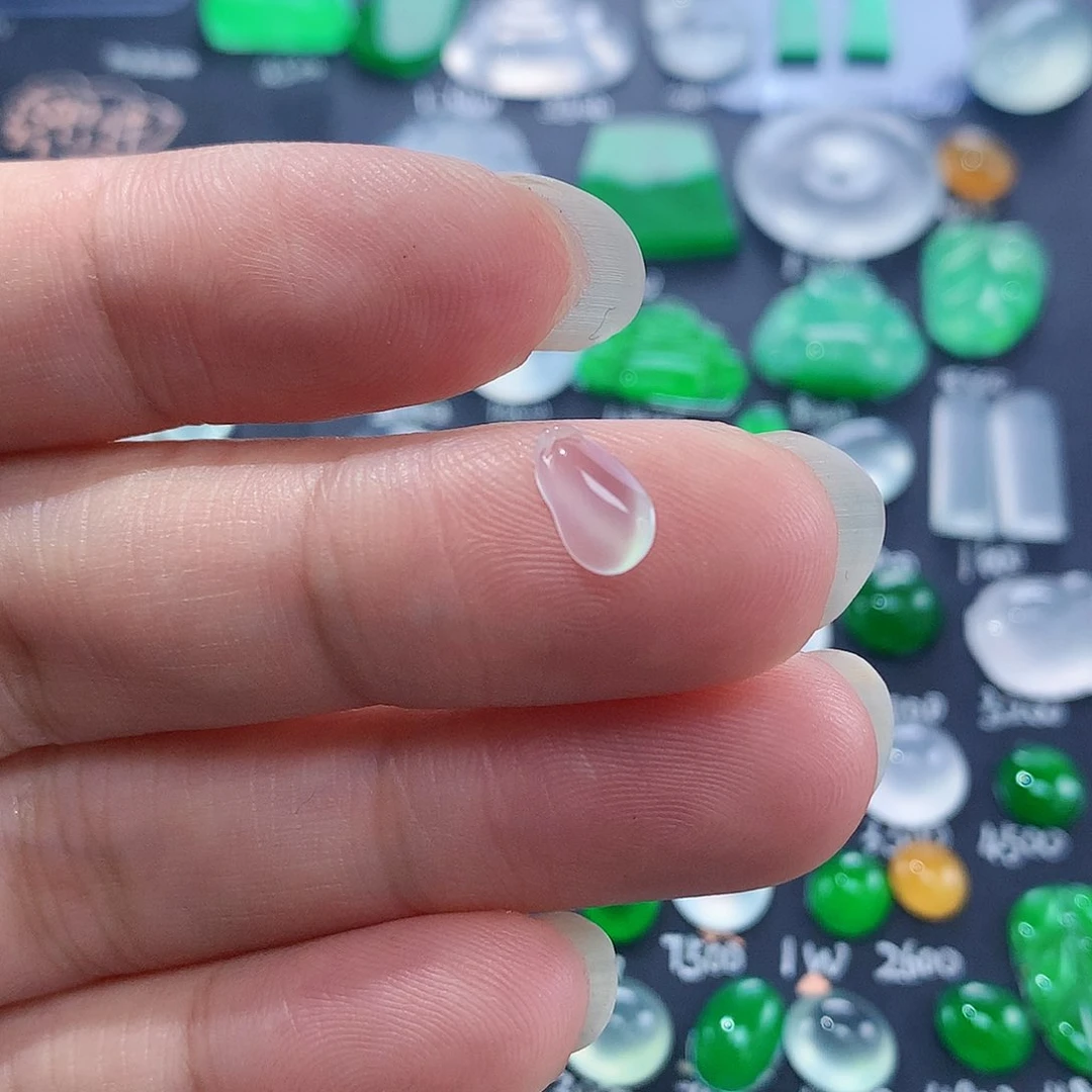 翡翠颈饰未镶嵌天然翡翠高冰瓜