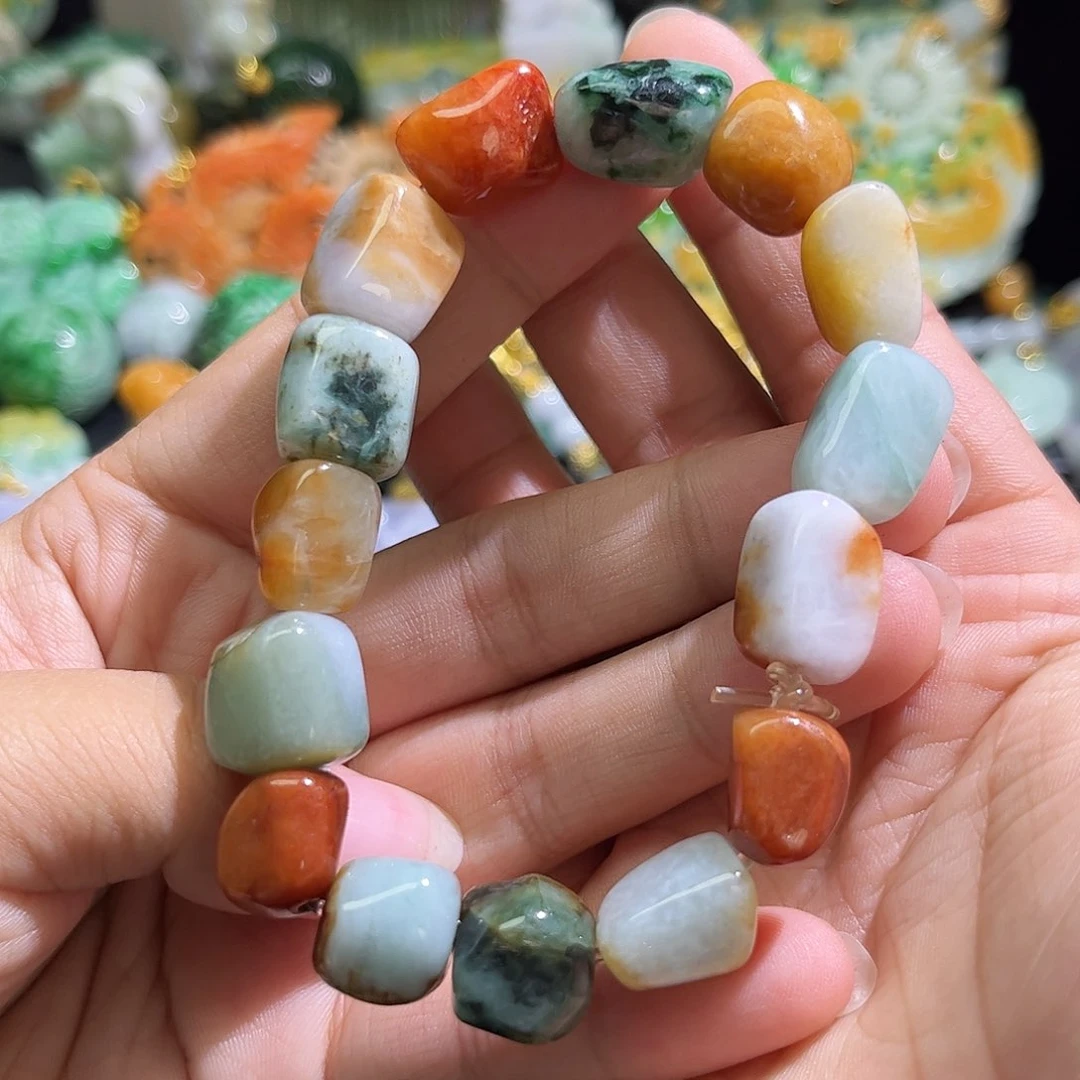 翡翠未镶嵌颈饰待编织