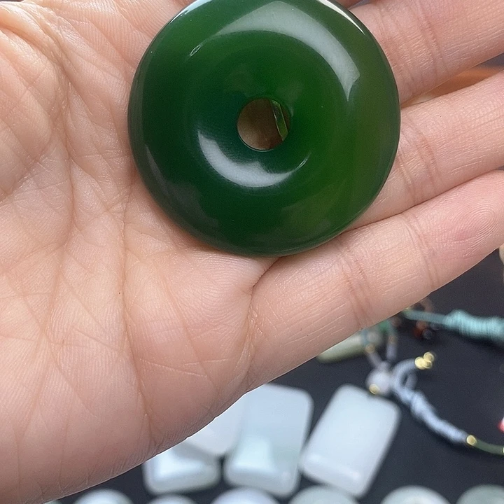 石英质玉颈饰合金