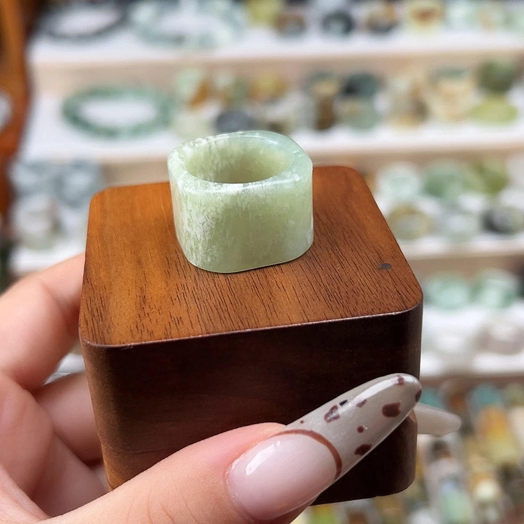 蛇纹石玉未镶嵌戒指方戒内径18.4