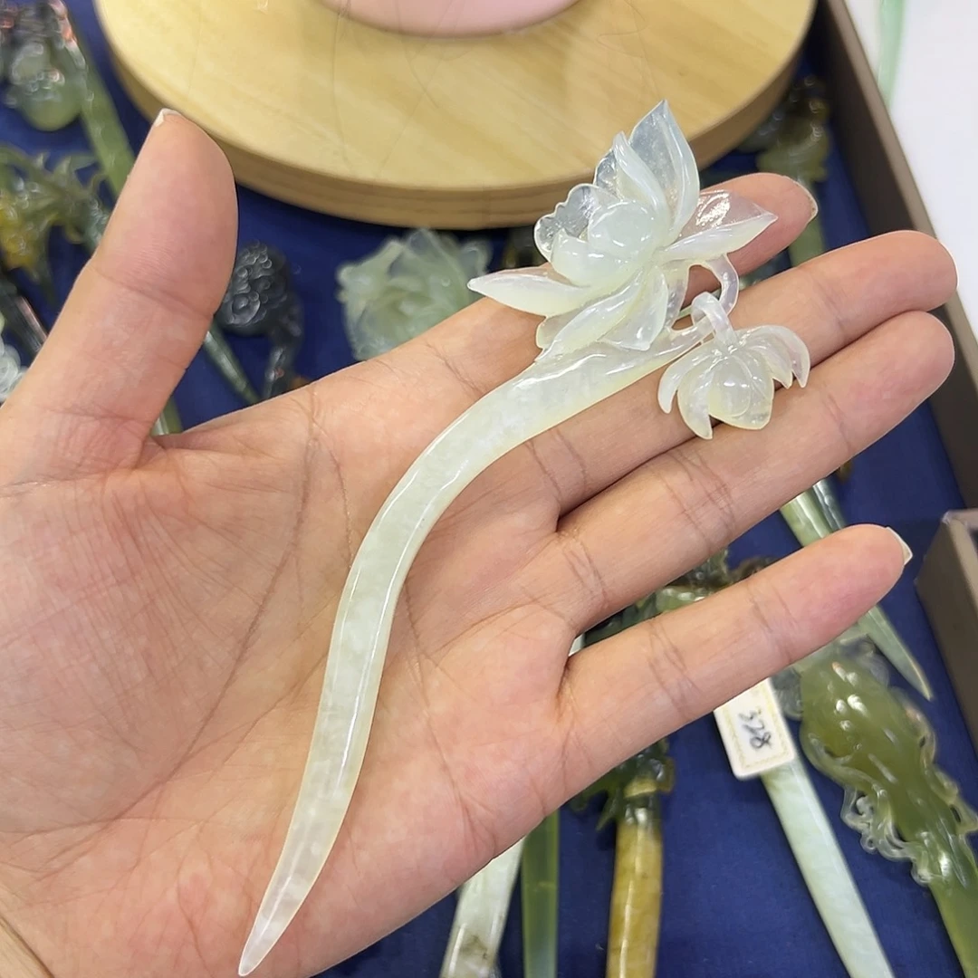 蛇纹石玉未镶嵌荷花蓝**海