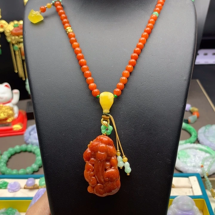 翡翠未镶嵌颈饰红翡貔貅