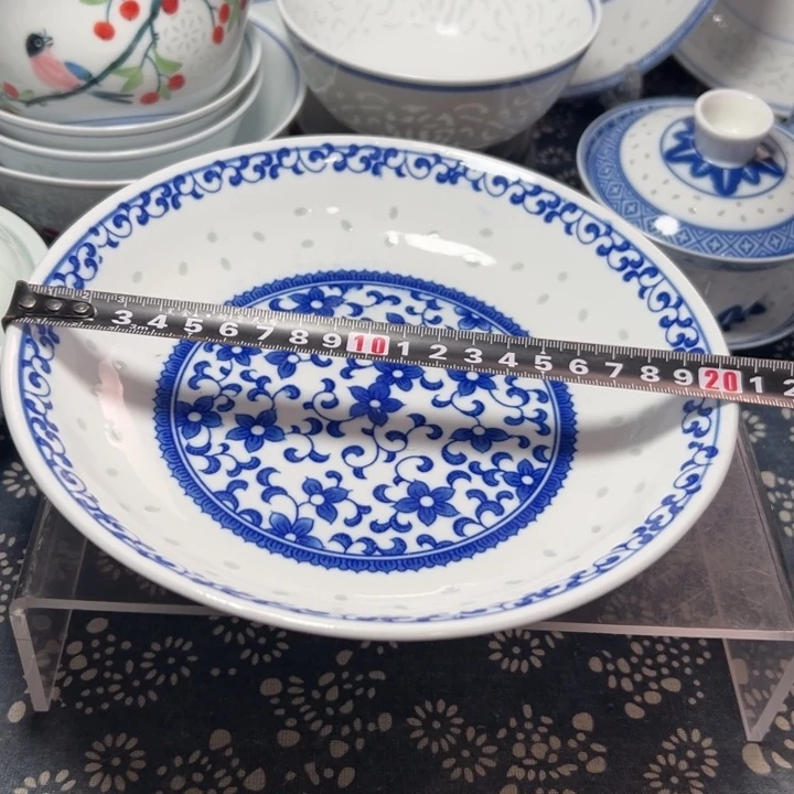 青花玲珑8寸紫荆花盘子