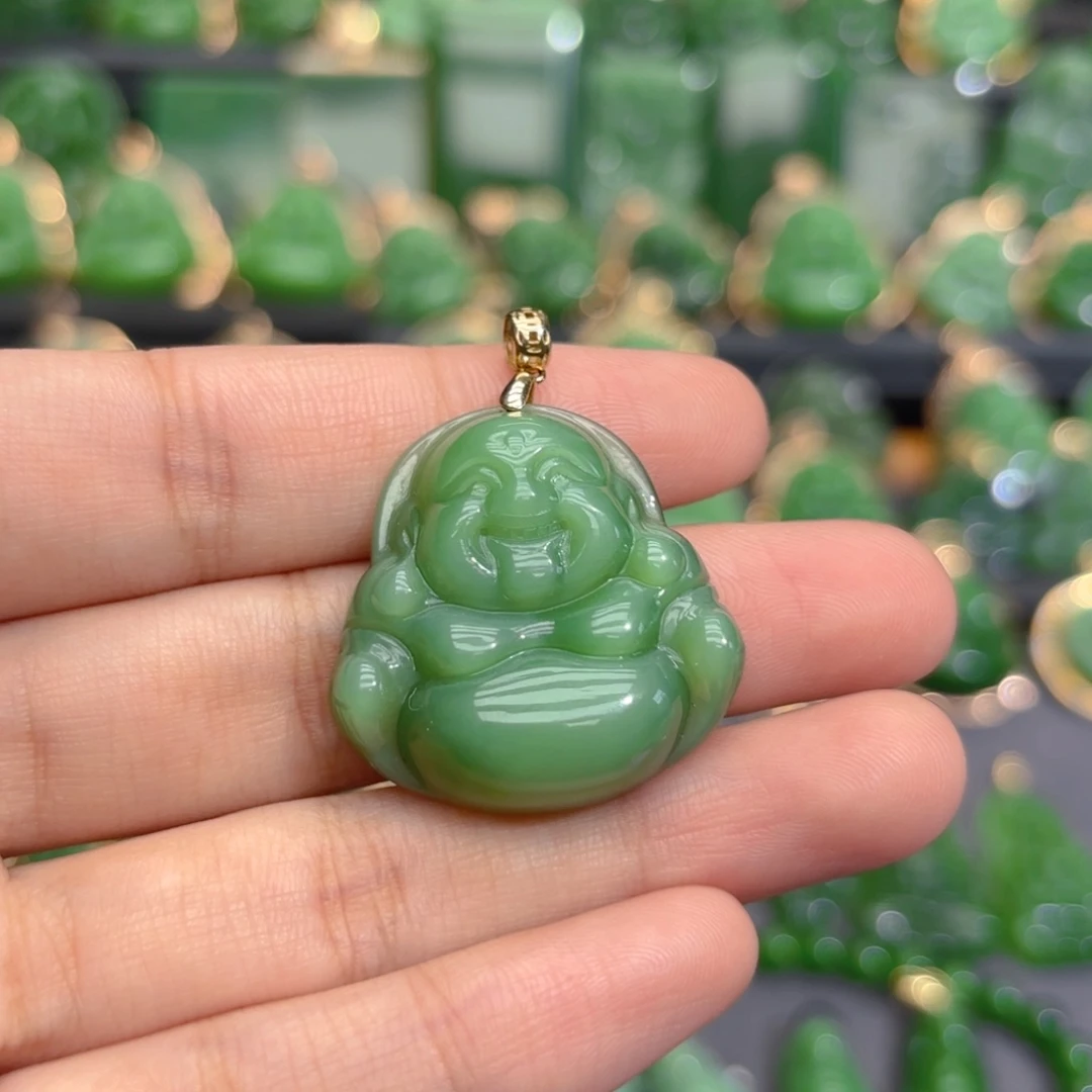 颈饰18K金镶嵌和田玉（碧玉）