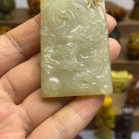 蛇纹石玉未镶嵌颈饰132