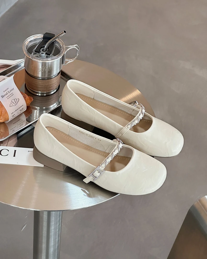 新款爆款女鞋软底低跟圆头浅口一脚蹬豆豆鞋适合夏季