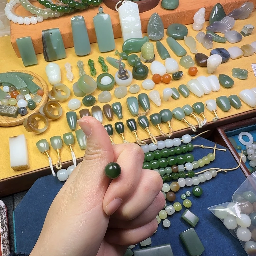 鱼***二和田玉未镶嵌颈饰