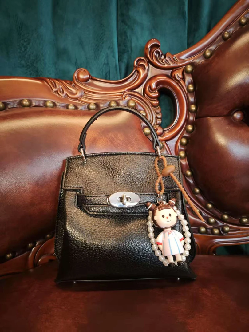 2025新款轻奢锁扣手提包百搭时尚潮流包（赠挂件）1656黑