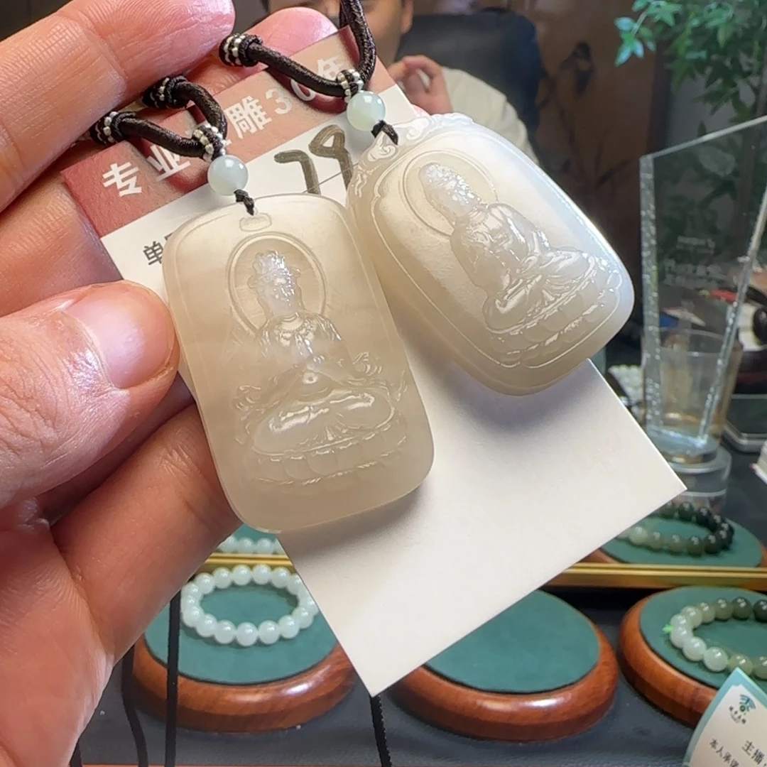 颈饰未镶嵌和田玉（糖玉）