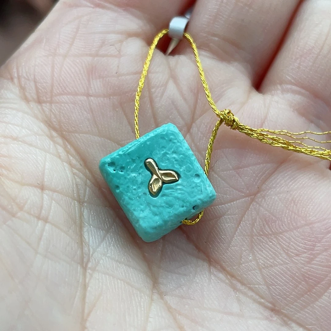 绿松石颈饰未镶嵌