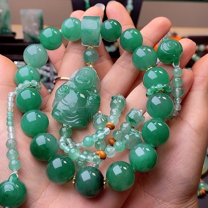 陌***路未镶嵌串石英质玉（非洲翠）