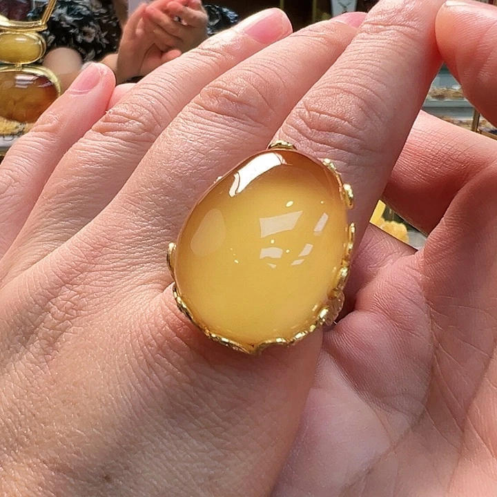 未镶嵌琥珀珠宝奇石