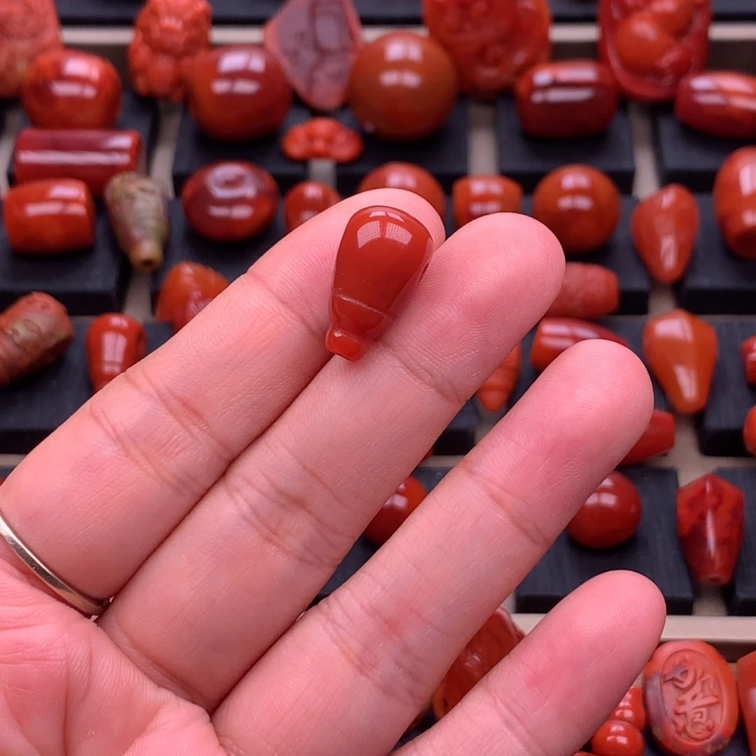 南红玛瑙未镶嵌川料原矿满色满肉高品三通10.4mm
