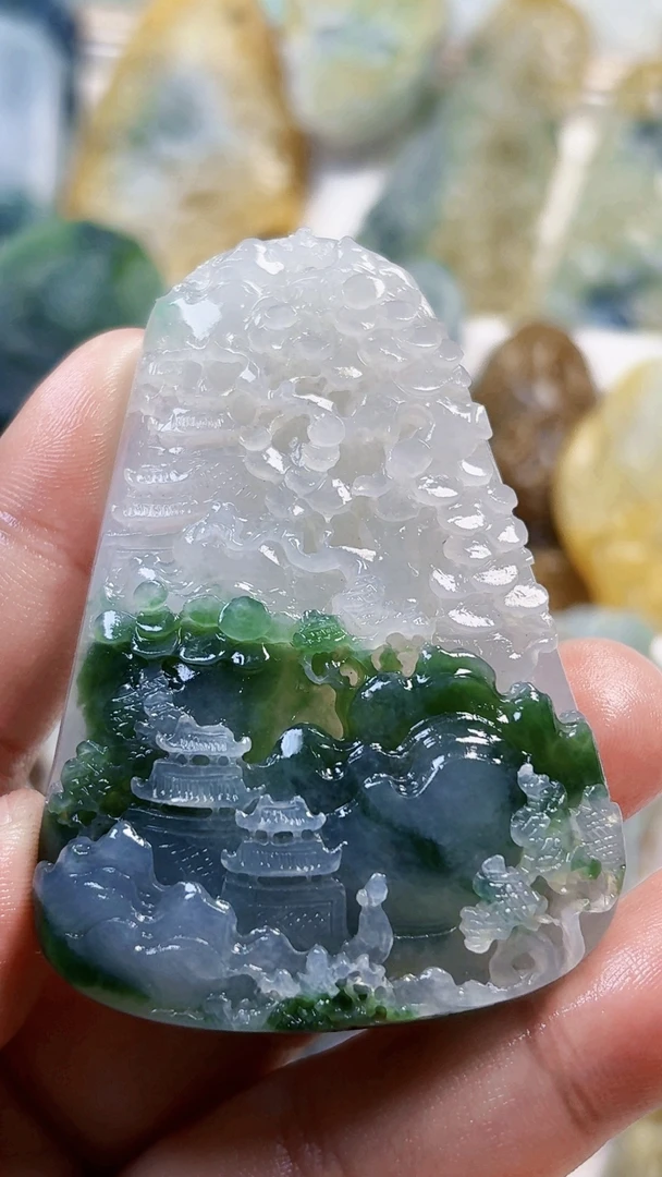 天然缅甸翡翠冰胶种飘绿厚装山水牌毛货买断需抛光尺寸64-43-11.5