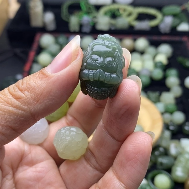 瑞***气和田玉未镶嵌颈饰