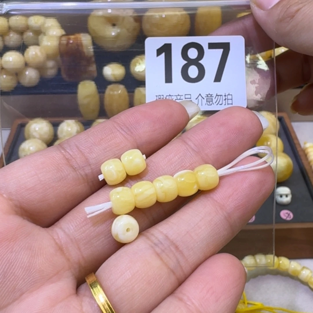 邹****未镶嵌琥珀裸石7m