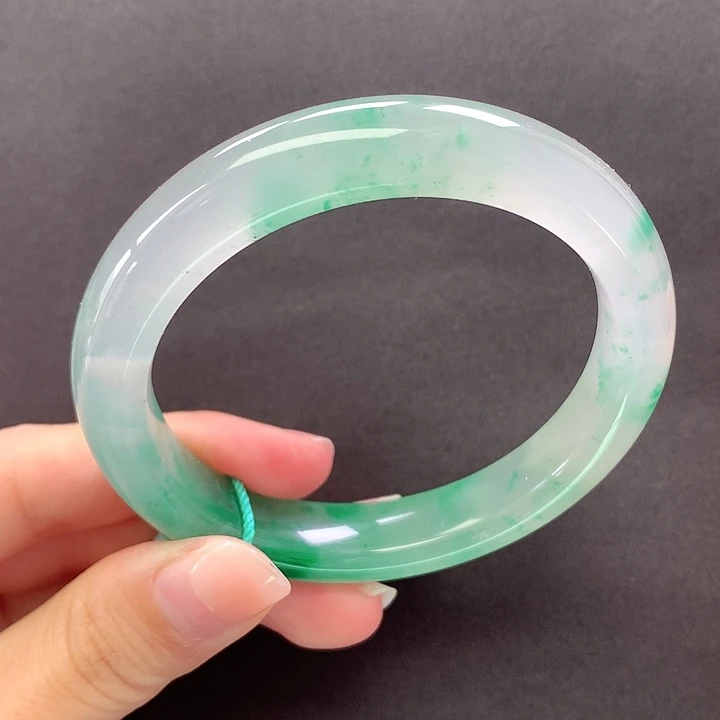 未镶嵌手镯石英质玉