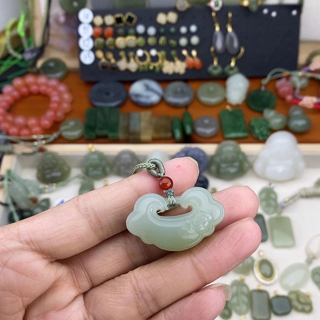 和田玉未镶嵌吊坠(不含链)