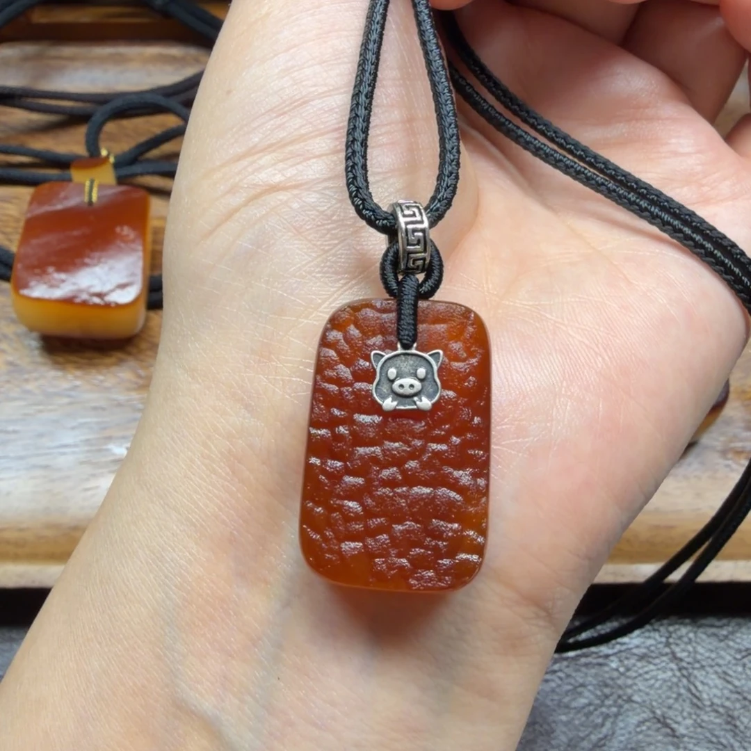 琥珀未镶嵌吊坠(赠链)