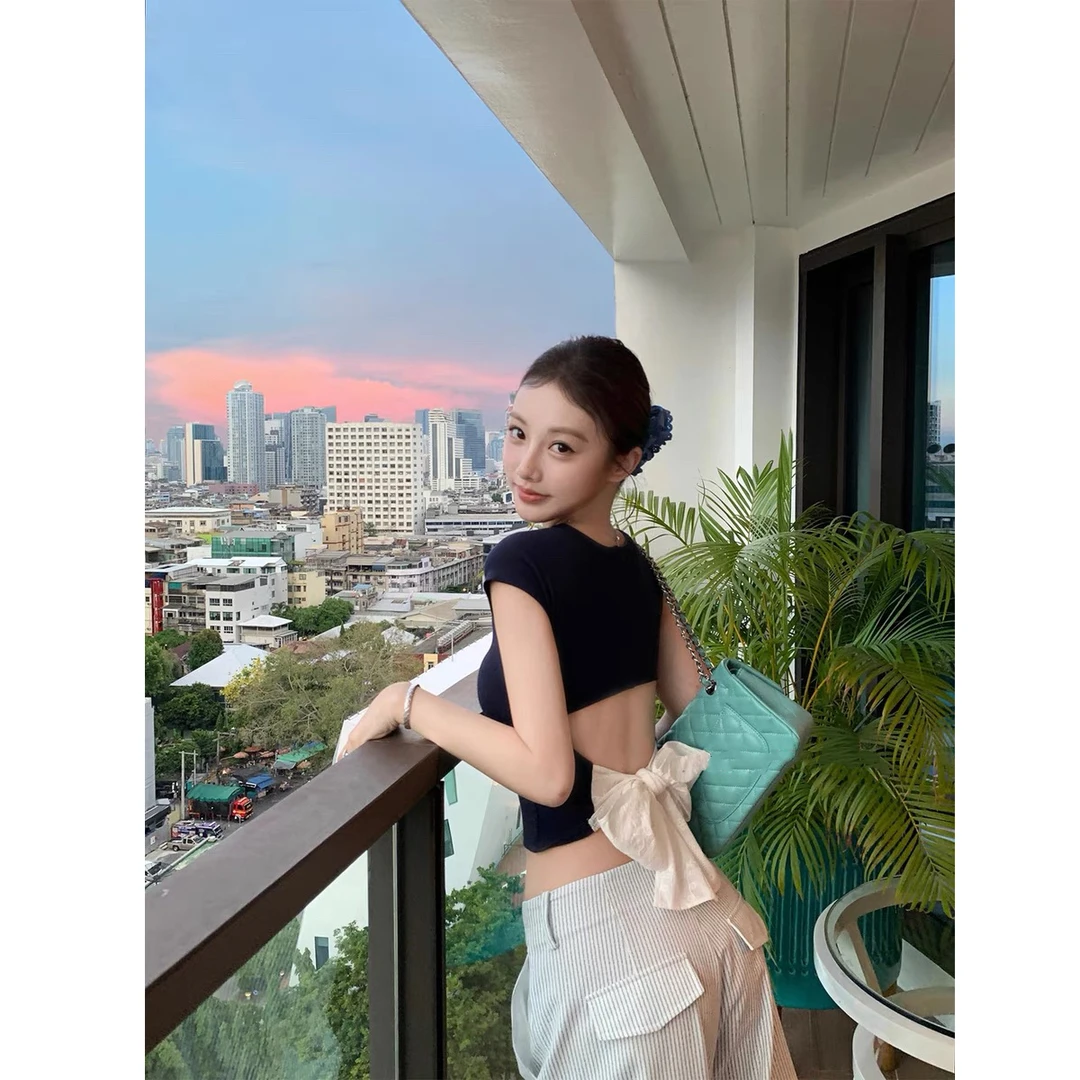 ’美背狙击‘小众修身圆领露背蝴蝶结t恤