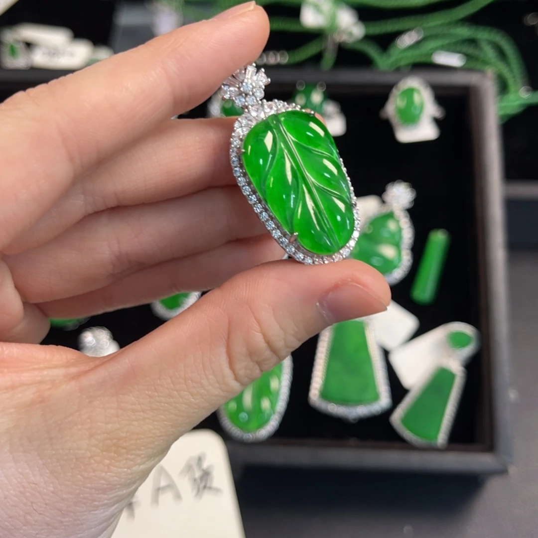 翡翠银S925镶嵌戒指叶子吊坠