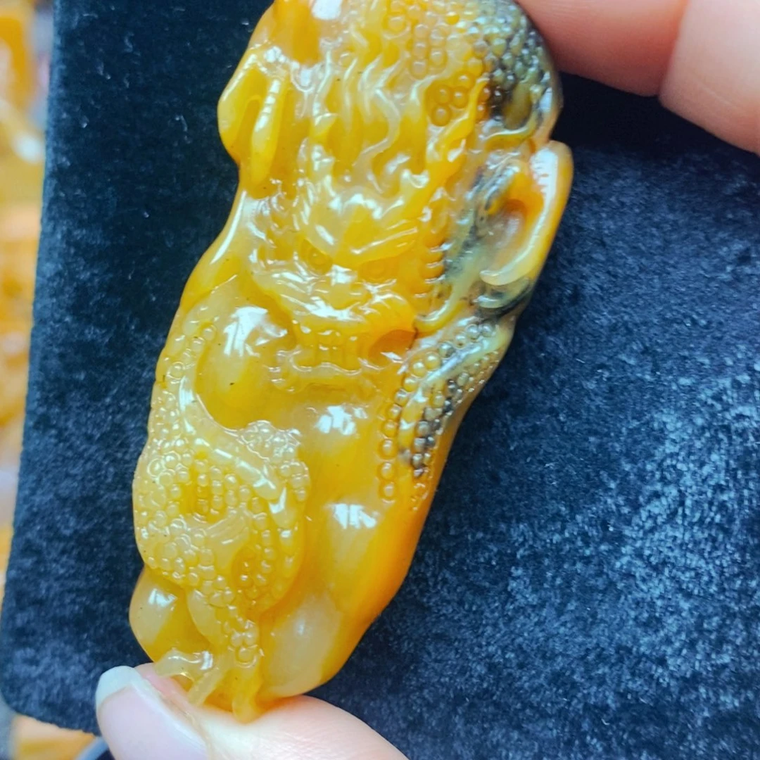 颈饰未镶嵌石英岩玉