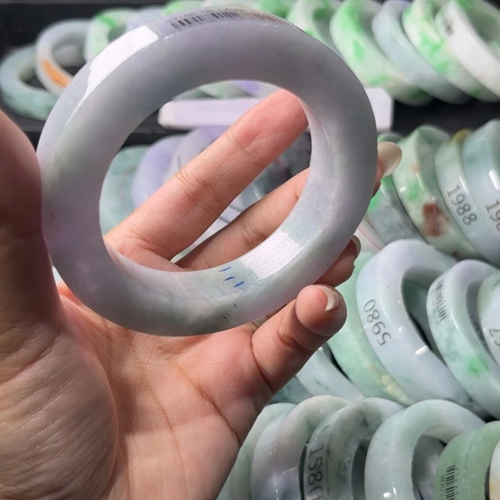 定制翡翠未镶嵌手镯