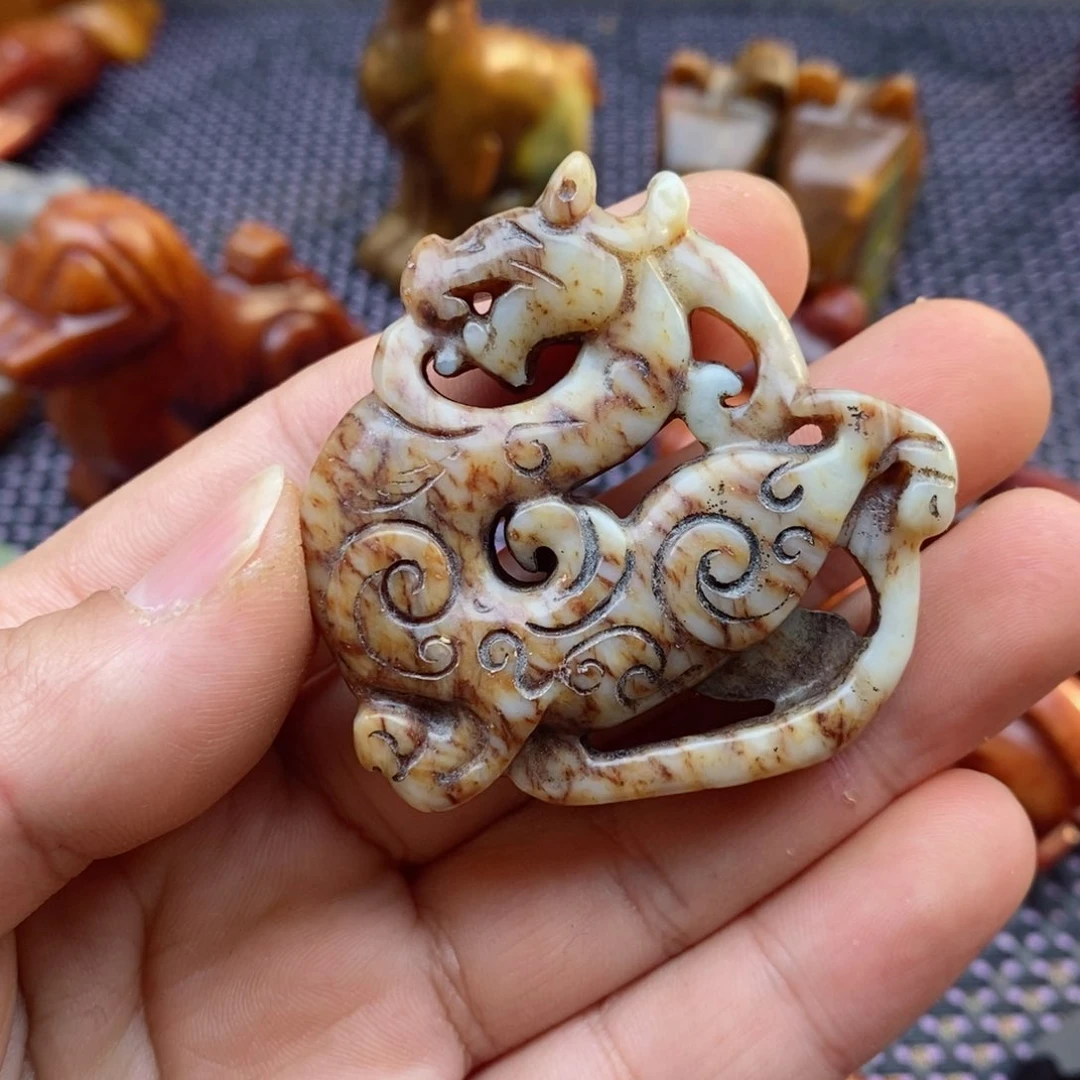 蛇纹石玉颈饰未镶嵌