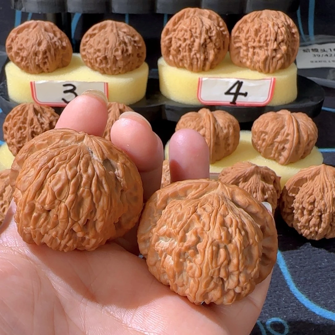 文玩核桃把件闷白45