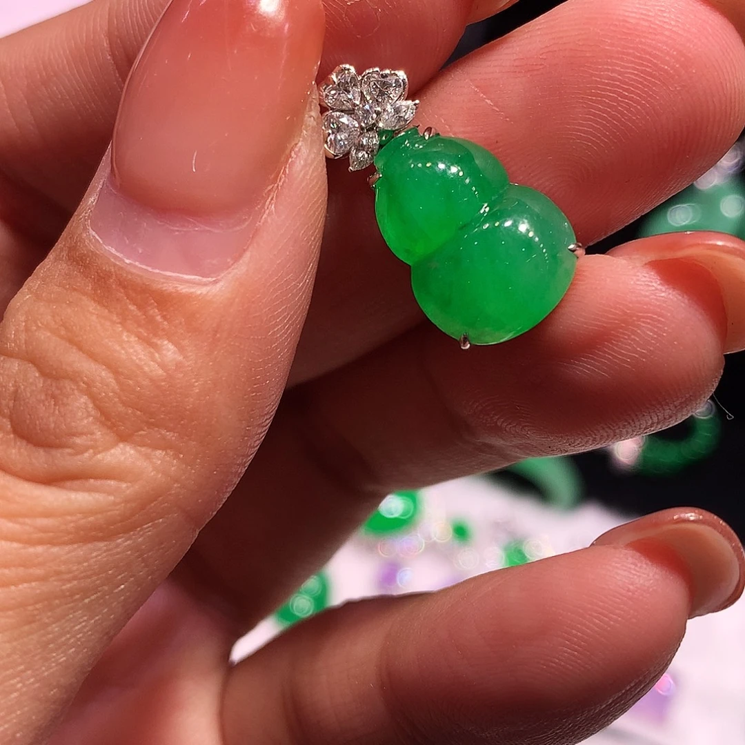 翡翠18K金镶嵌颈饰