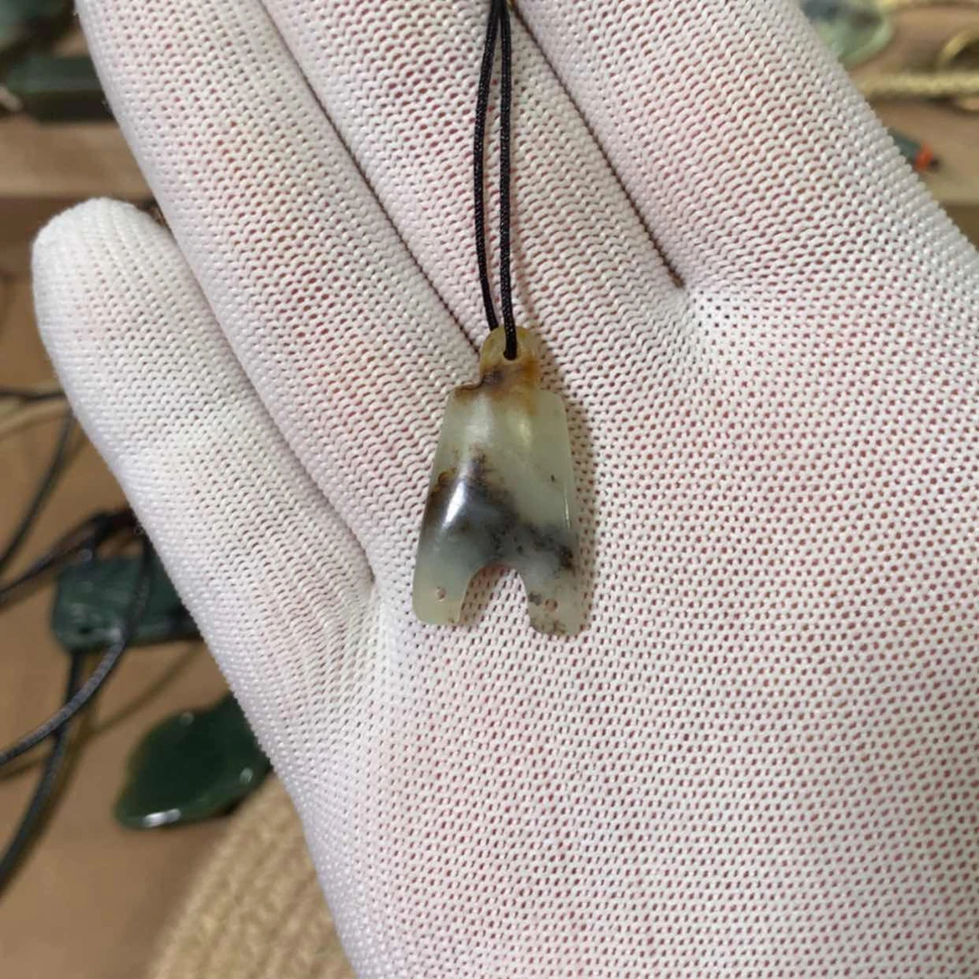 【闪购商品】岫岩河磨玉（透闪石质玉）未镶嵌颈饰