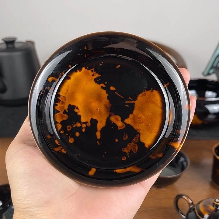 盘天****）玳瑁釉小壶承托