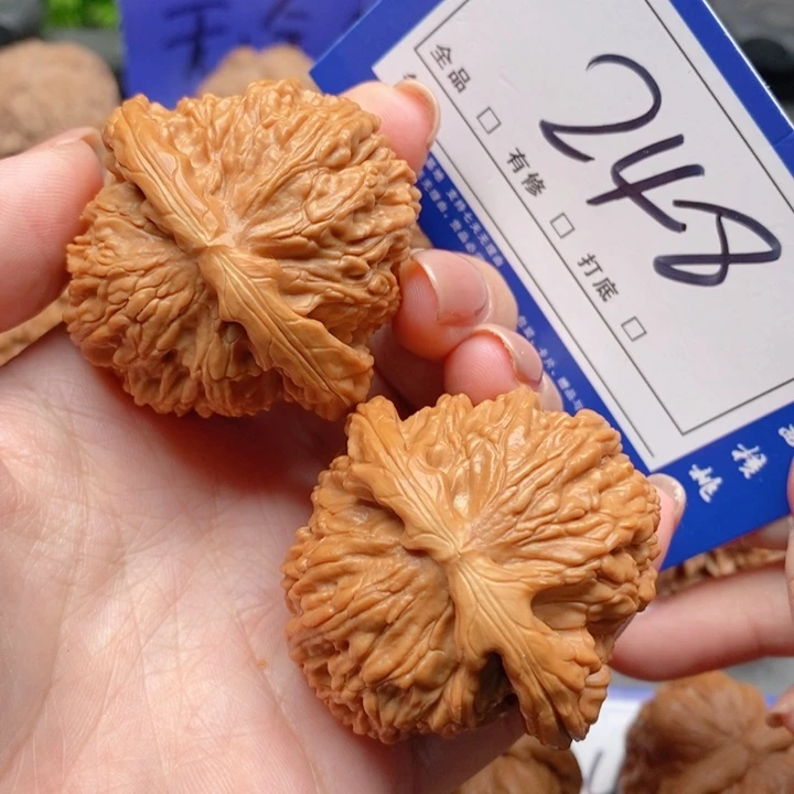 吊坠桃核斯*孫45白狮子248