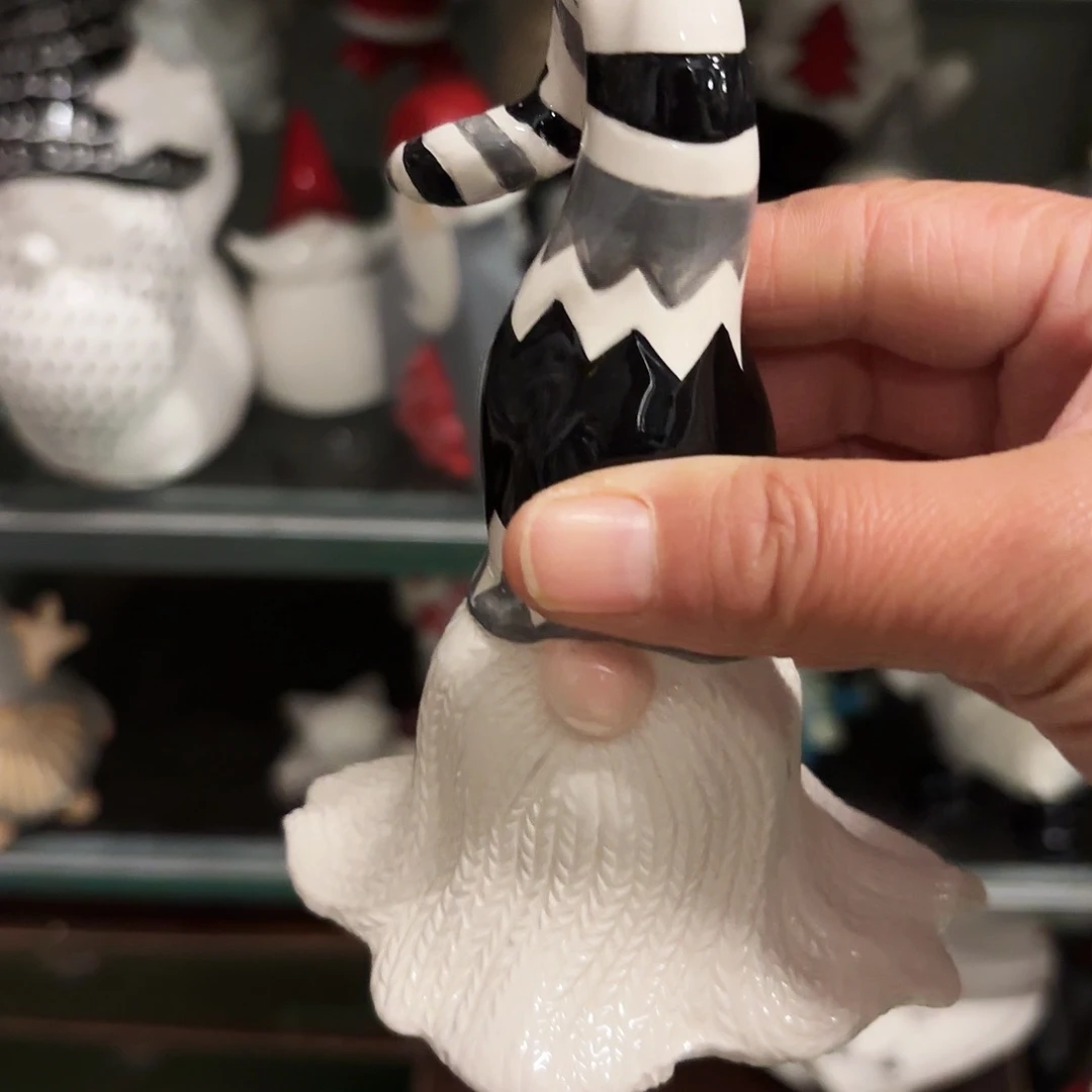 小***歪陶瓷艺术设计中心