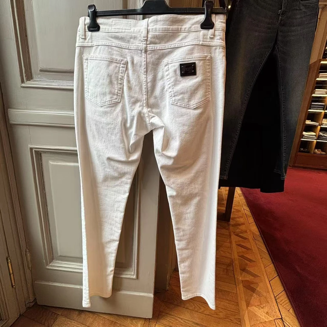 【CC在欧洲】 新款  白色小银标直筒牛仔裤