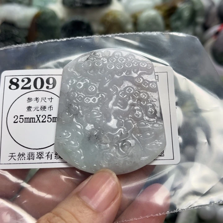 翡翠未镶嵌颈饰8209