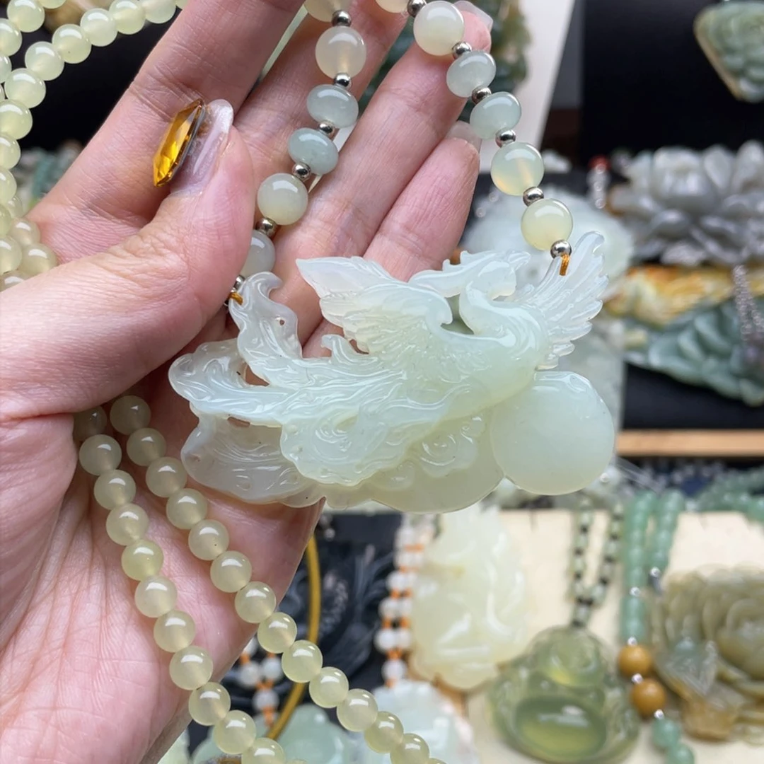 蛇纹石玉颈饰未镶嵌