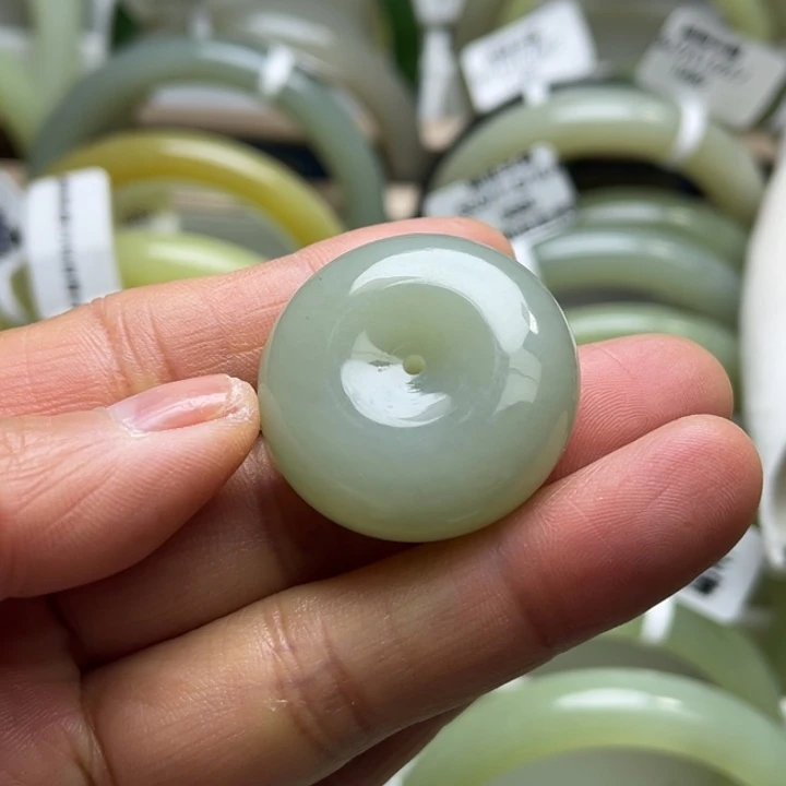 未镶嵌手镯和田玉（糖玉）