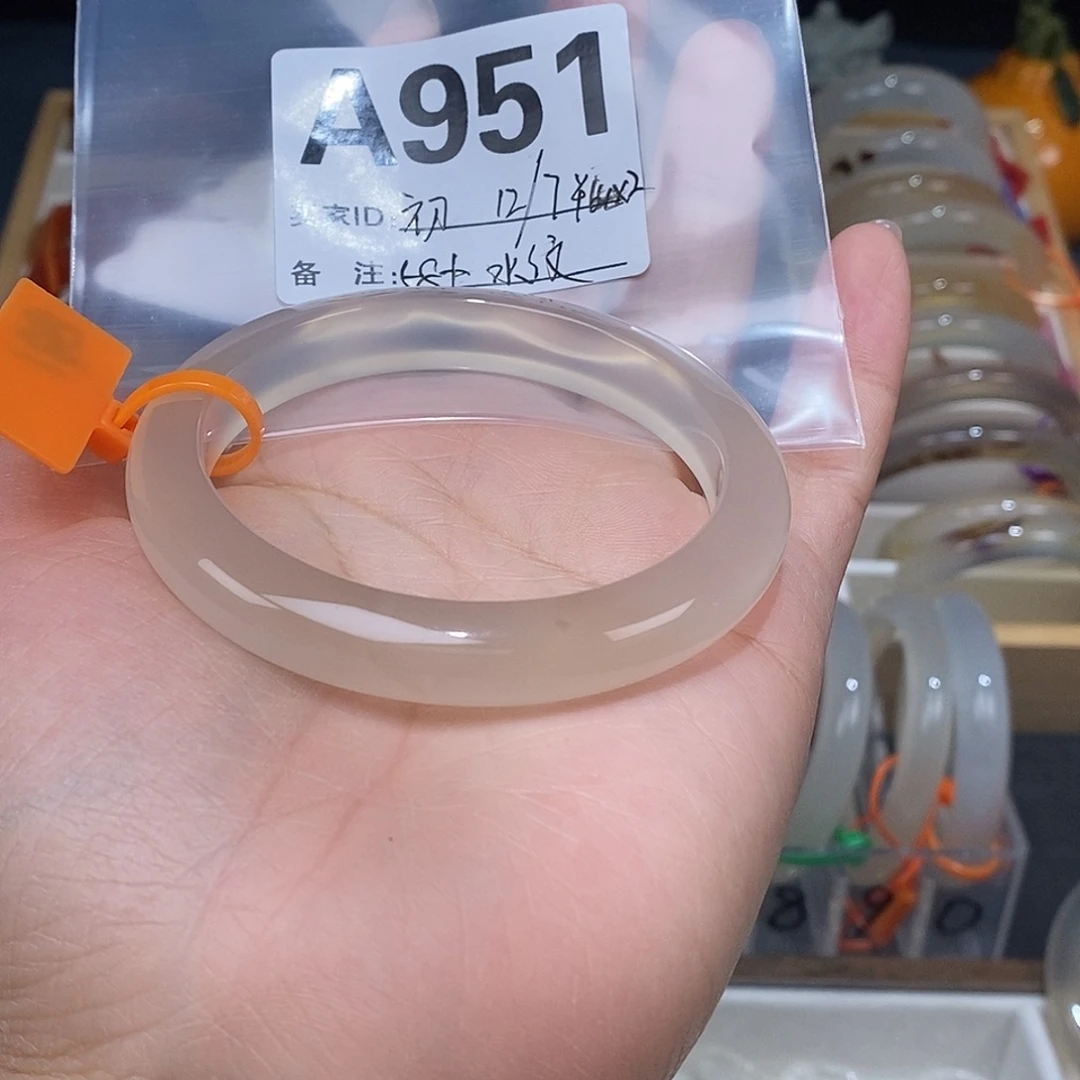 初***玛瑙/玉髓未镶嵌手镯951