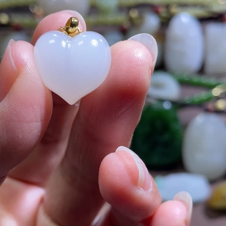 和田玉18K金镶嵌颈饰