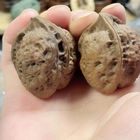 文玩核桃把件野鸡三棱异形带彩35