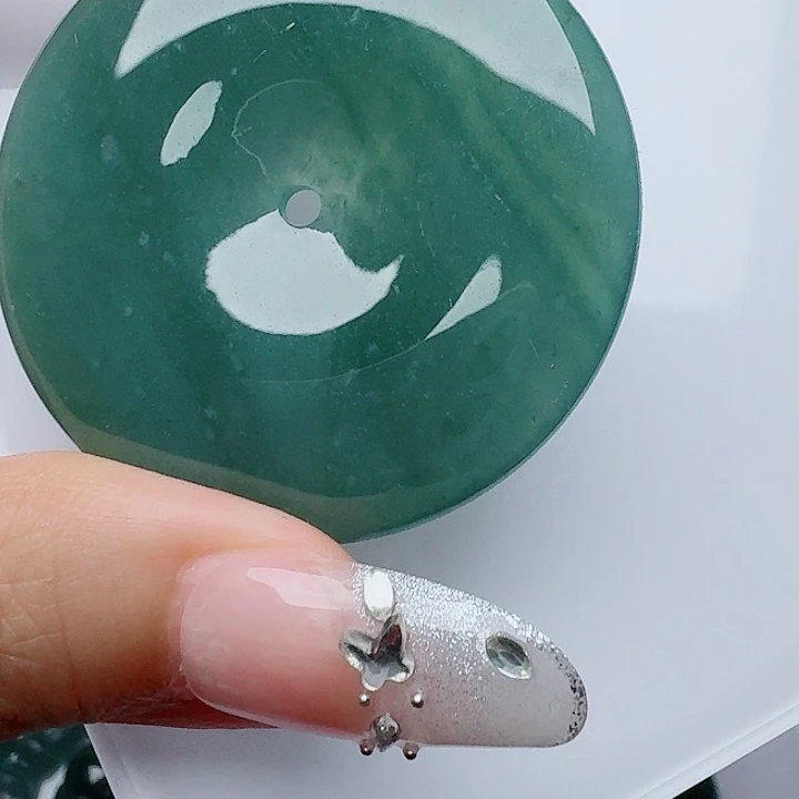 翡翠未镶嵌颈饰多样性发其一
