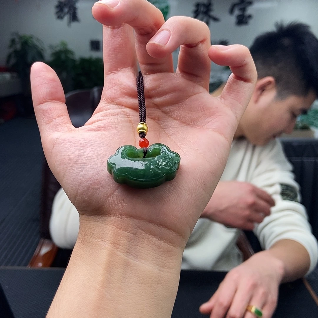 和田玉未镶嵌颈饰颜色多样性发拍一发一