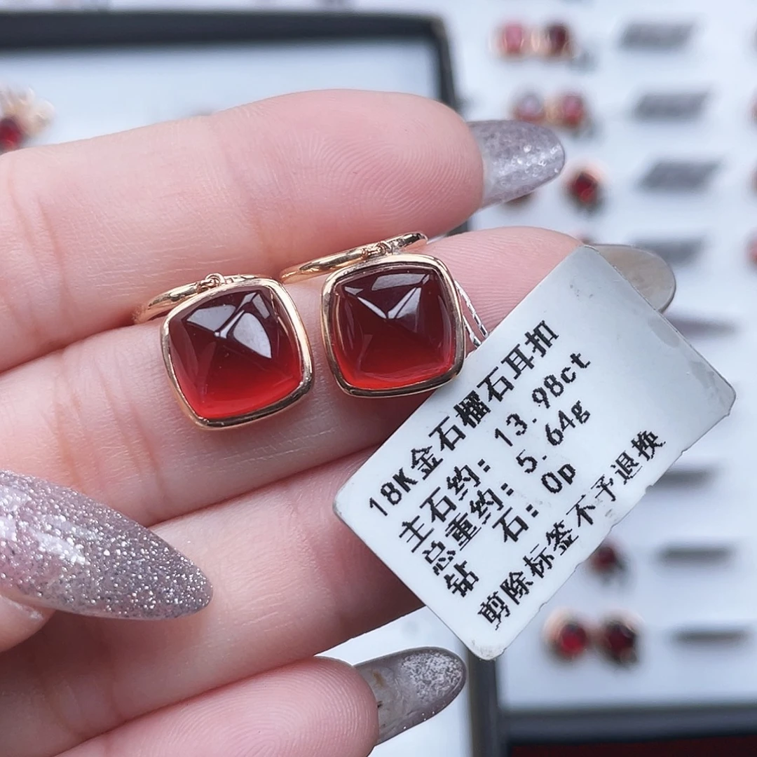 耳饰18K金镶嵌石榴石