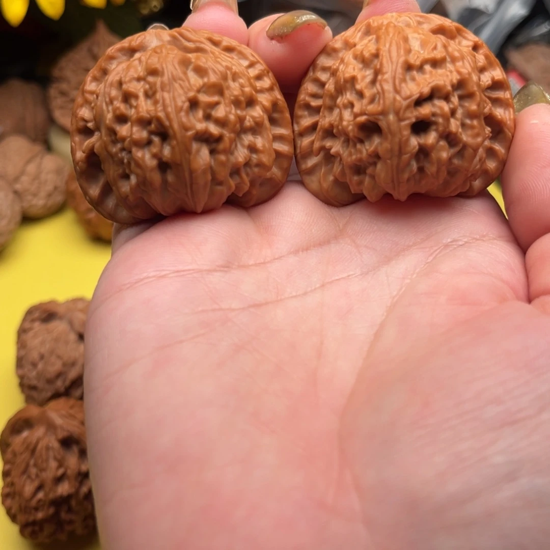 桃核吊坠45白狮子文玩核桃