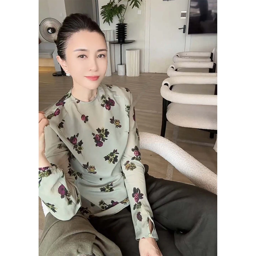 独特超好看上衣轻奢高级感减龄洋气设计感小众印花绿色衬衫女秋季