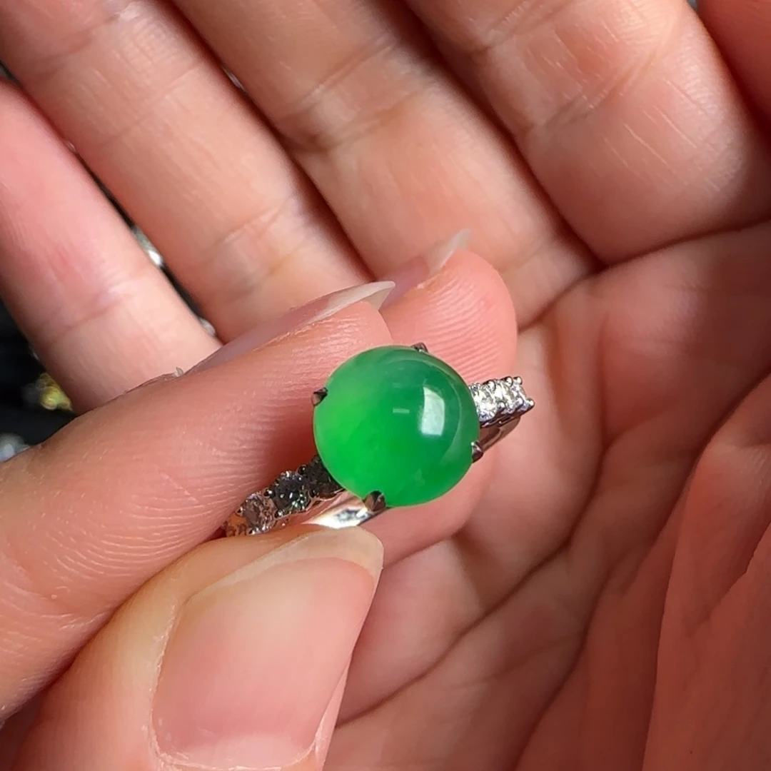 翡翠戒指18K金镶嵌蛋面