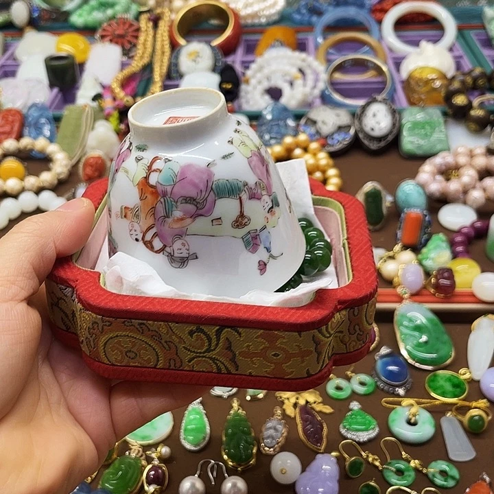 L***u青花彩绘小主人杯