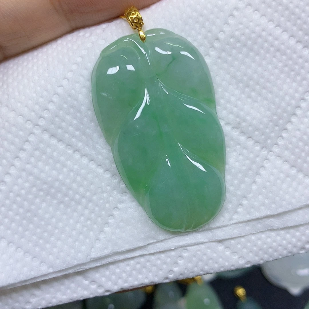 颈饰18K金镶嵌翡翠挂件